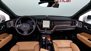 VOLVO XC60 2024