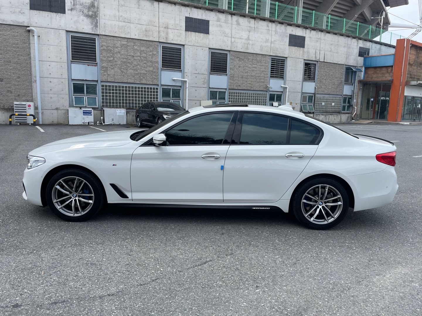 BMW 5-SERIES G30 2017