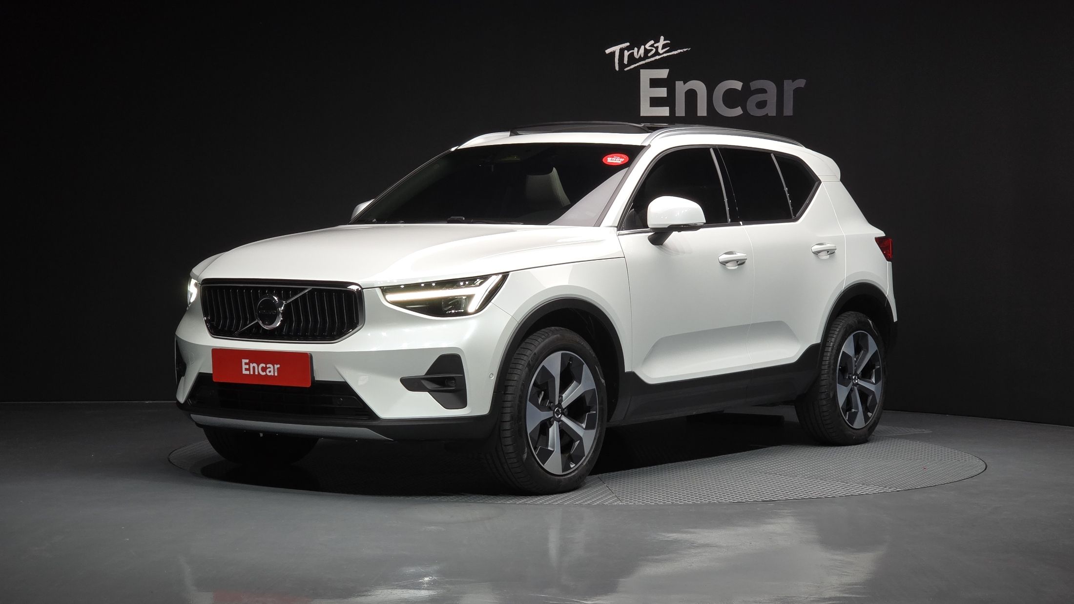 VOLVO XC40 2023