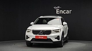 VOLVO XC40 2023