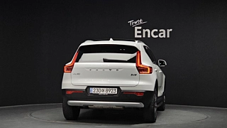 VOLVO XC40 2023