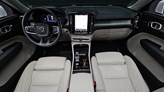 VOLVO XC40 2023