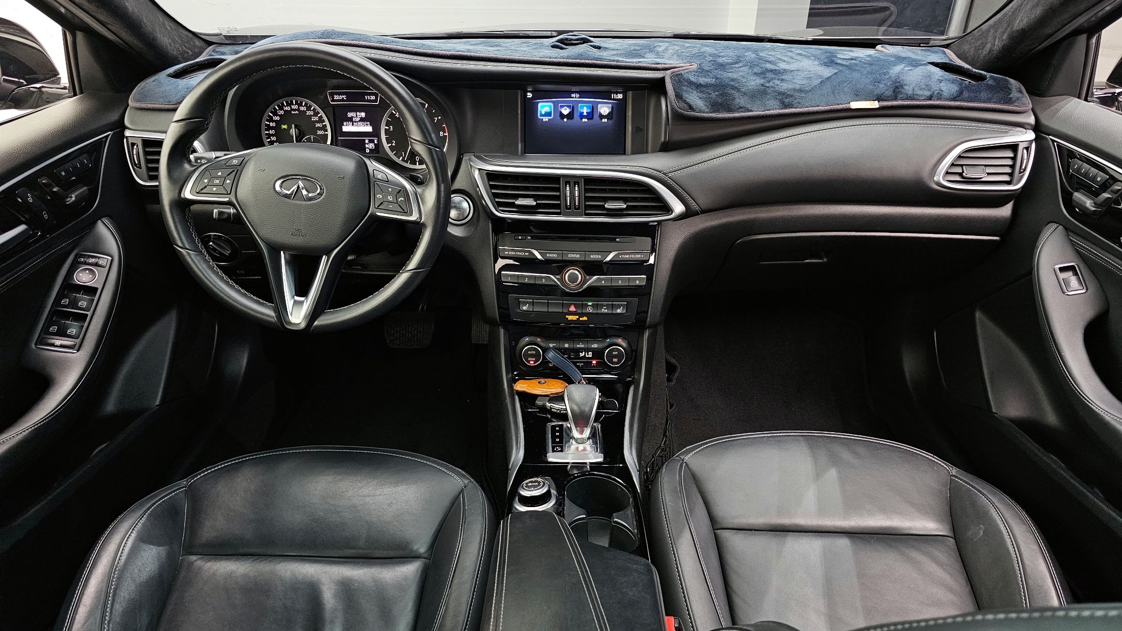 INFINITI Q30 2019