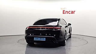 PORSCHE TAYCAN 2022