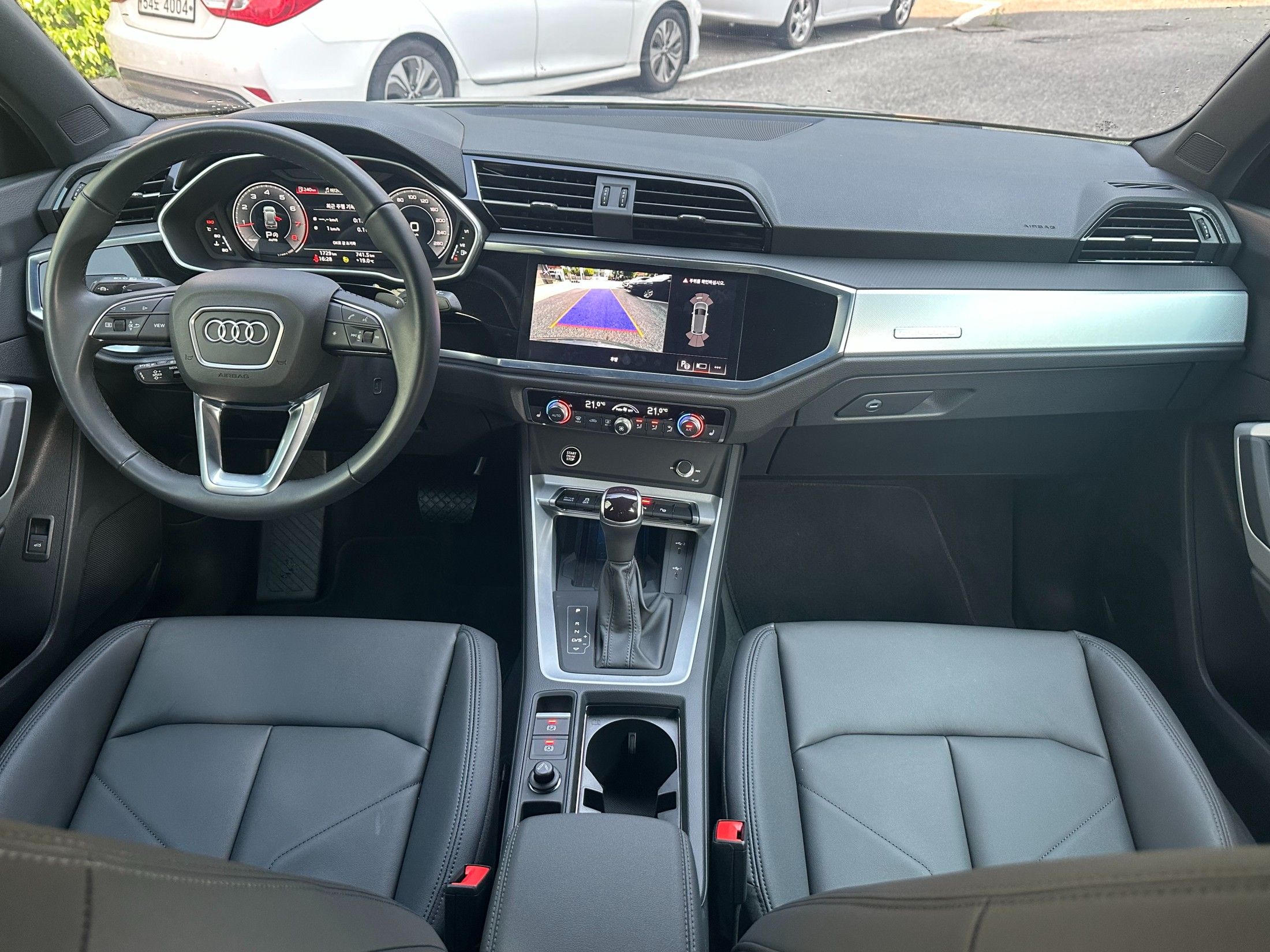 AUDI Q3 F3
