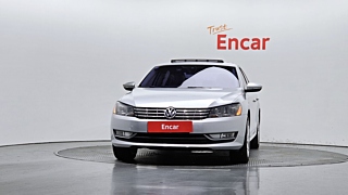 VOLKSWAGEN PASSAT  2013