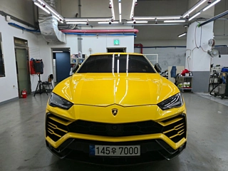 LAMBORGHINI URUS 2021