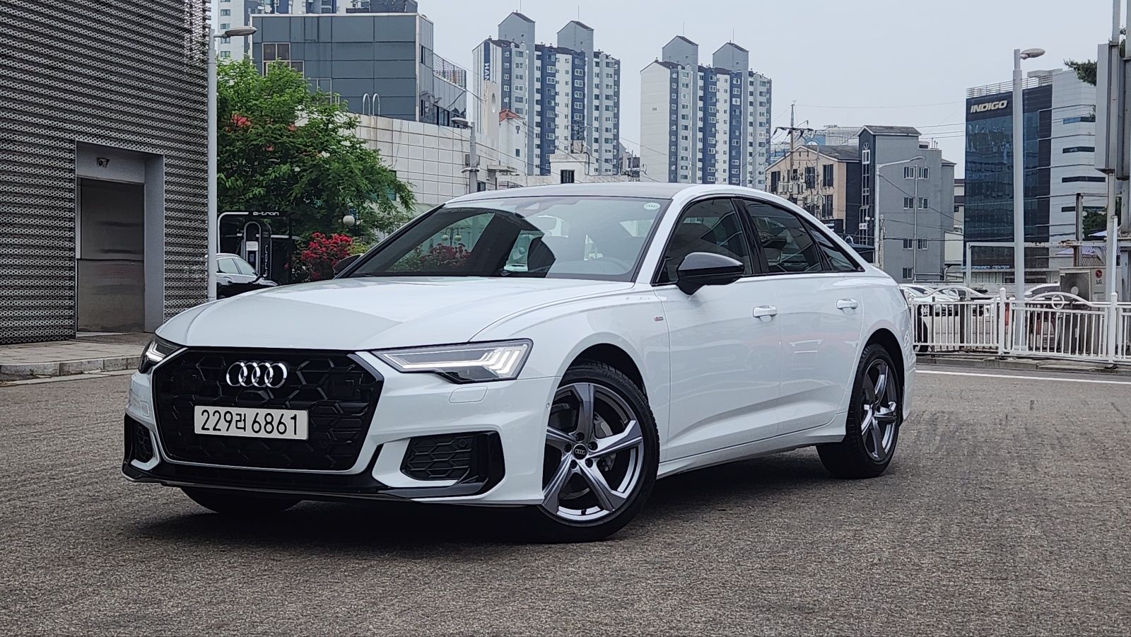 AUDI A6 C8