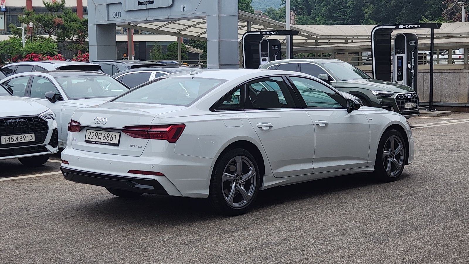 AUDI A6 C8