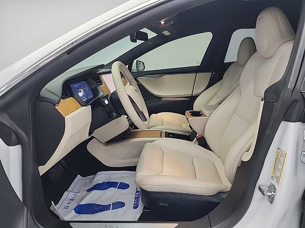 TESLA MODEL S