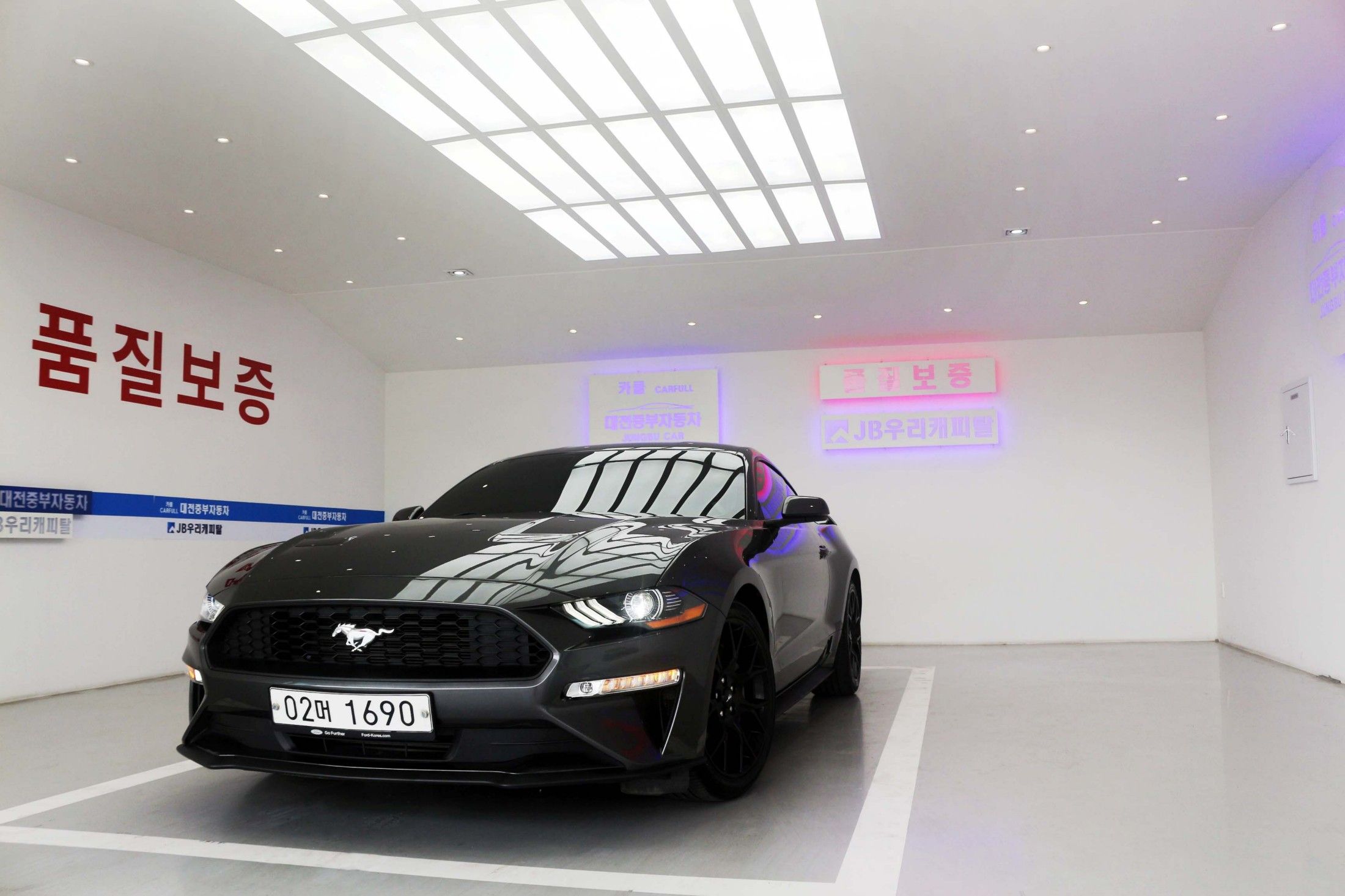 FORD MUSTANG