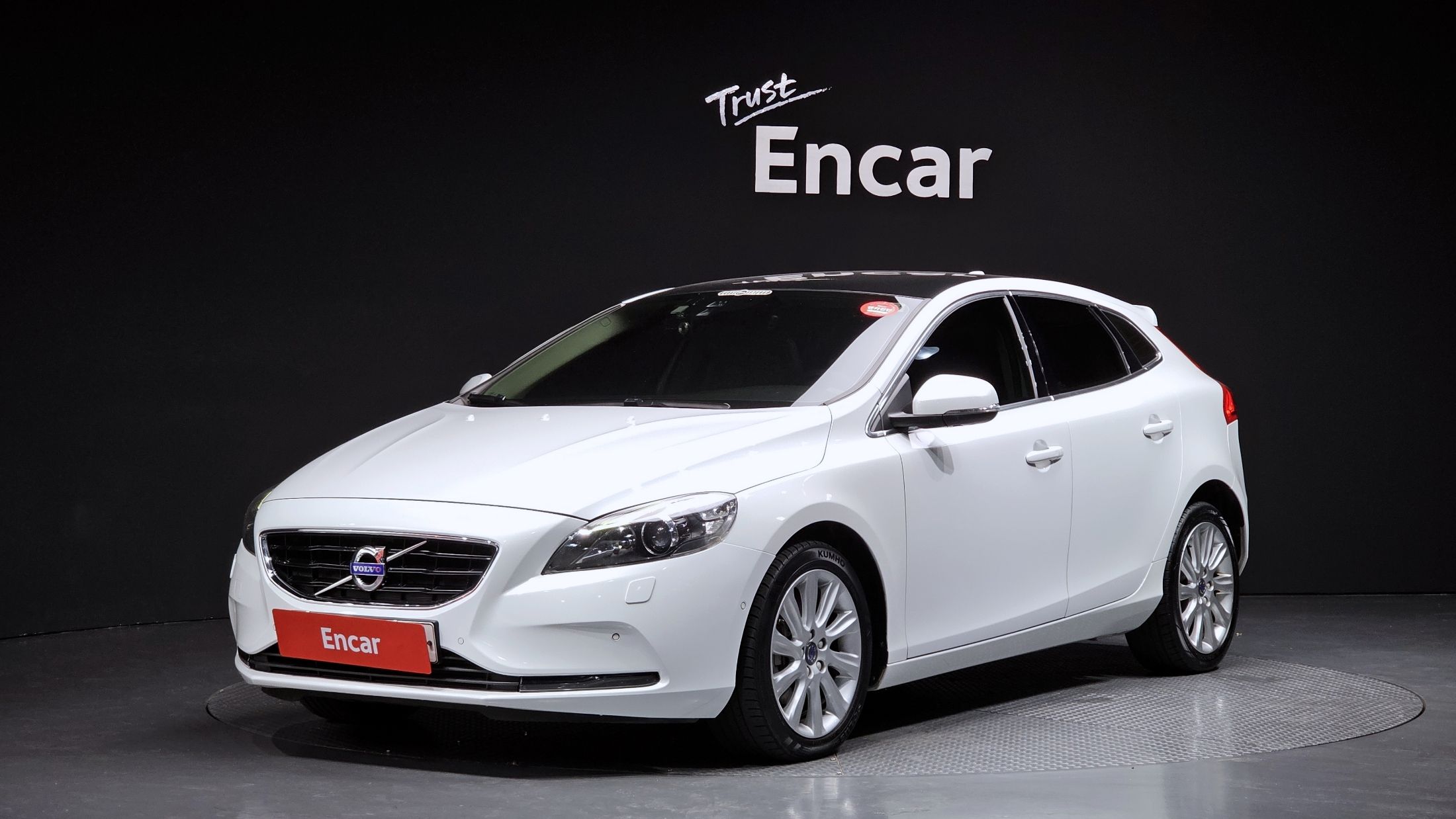 VOLVO V40 2015