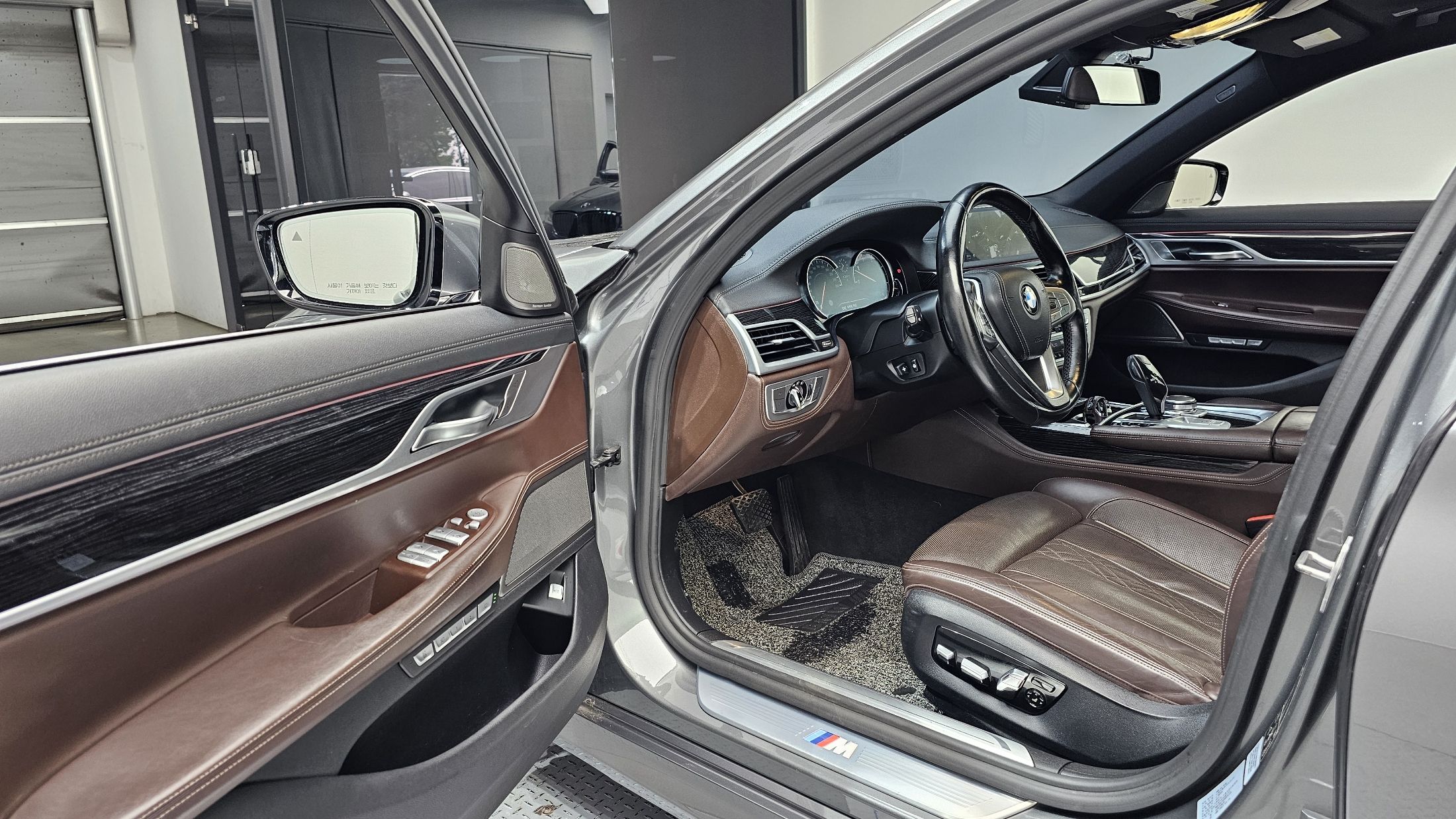 BMW 7-SERIES G11 2017
