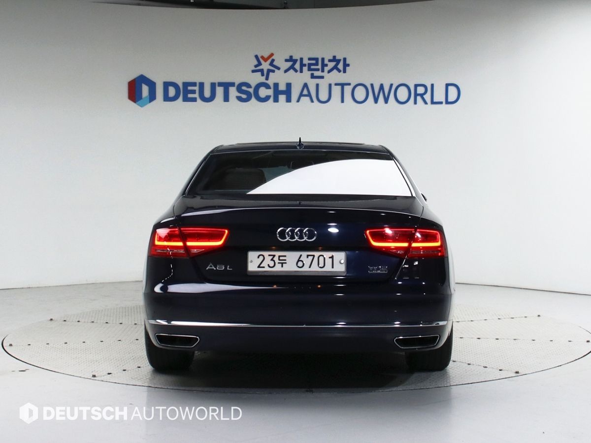 AUDI A8 2011