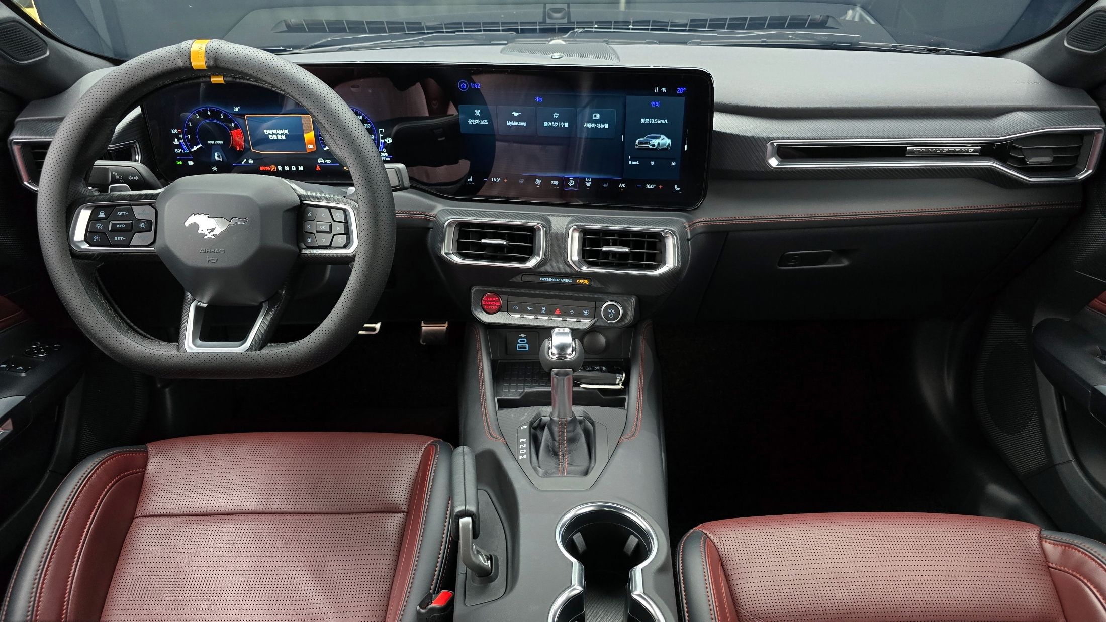 FORD MUSTANG