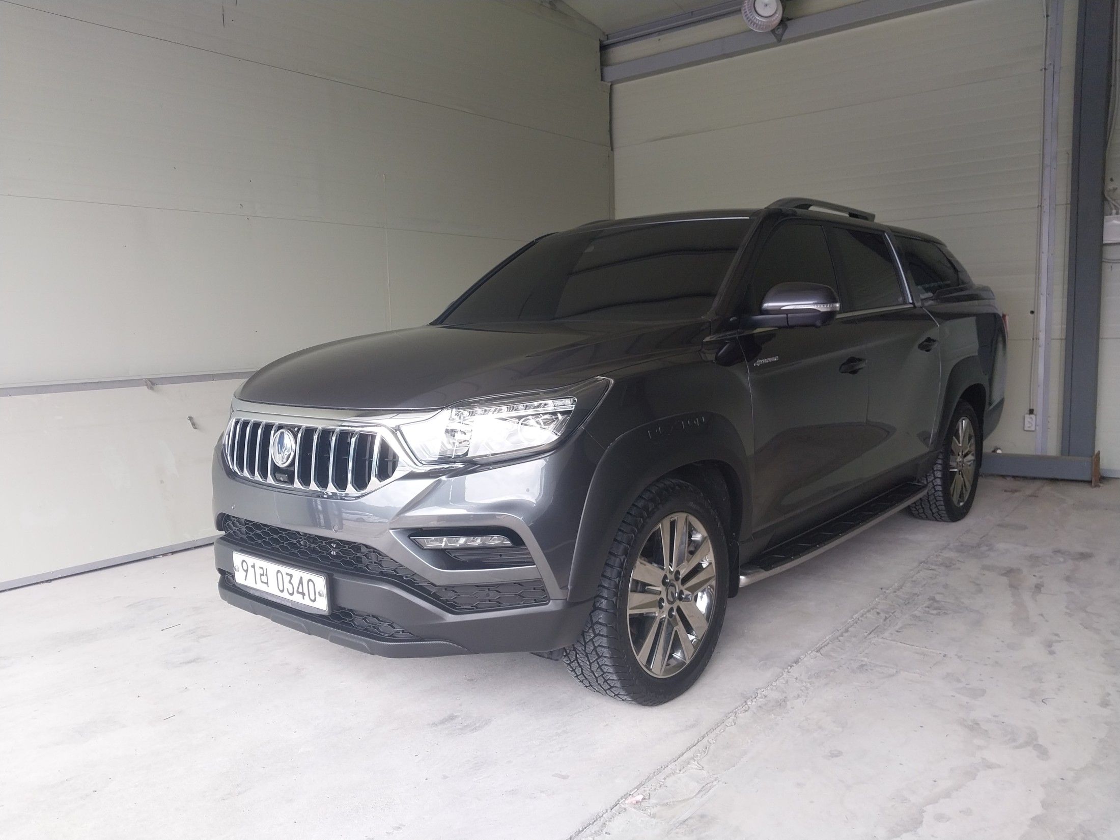 SSANGYONG REXTON SPORTS CAR