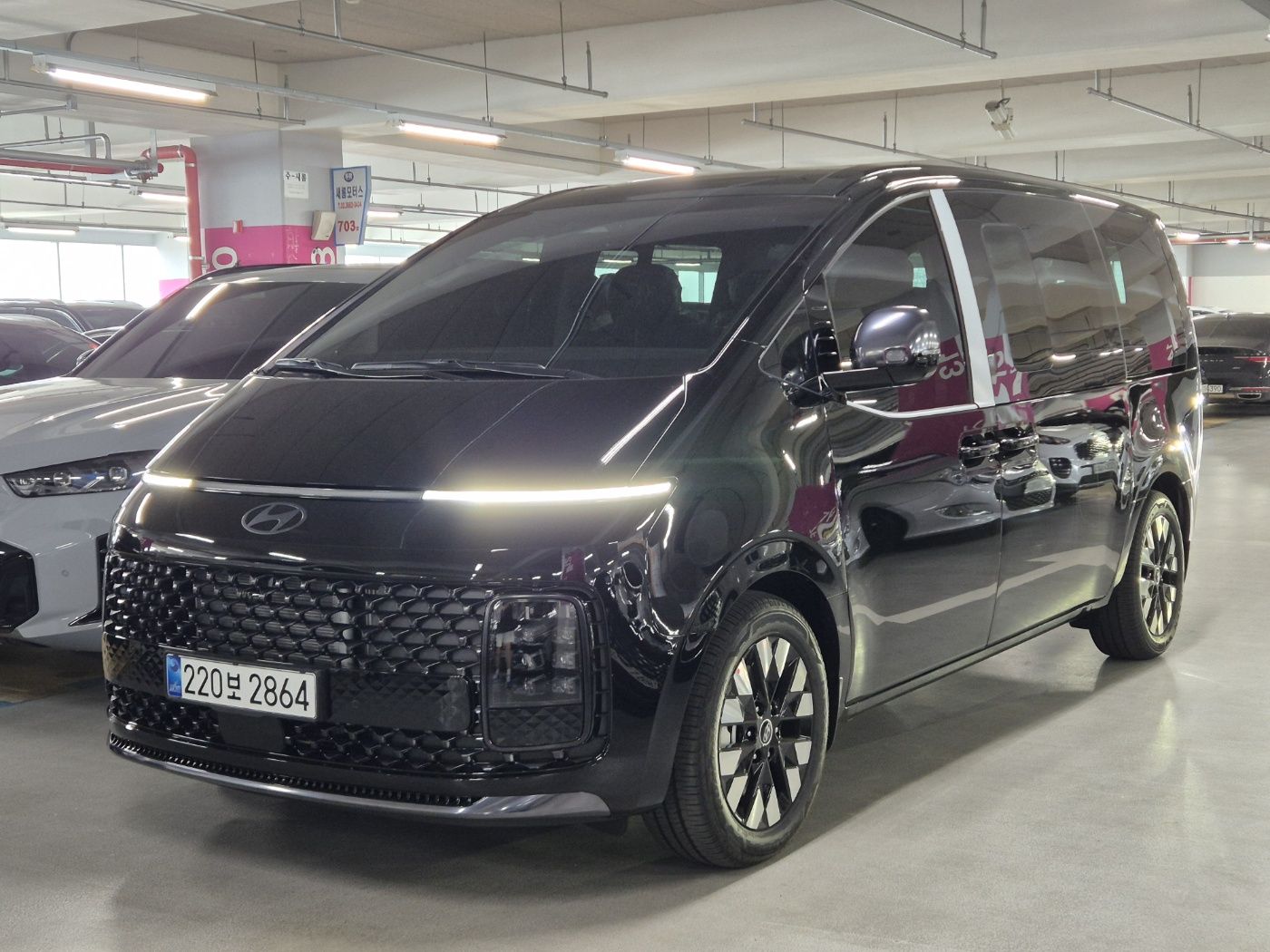 HYUNDAI STARIA