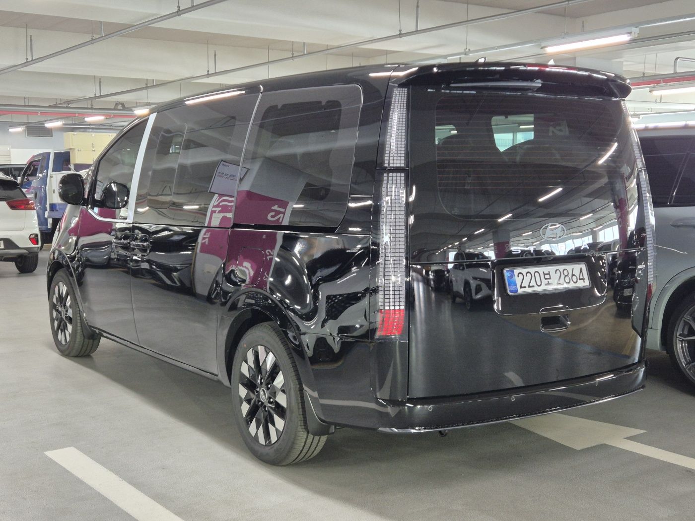 HYUNDAI STARIA