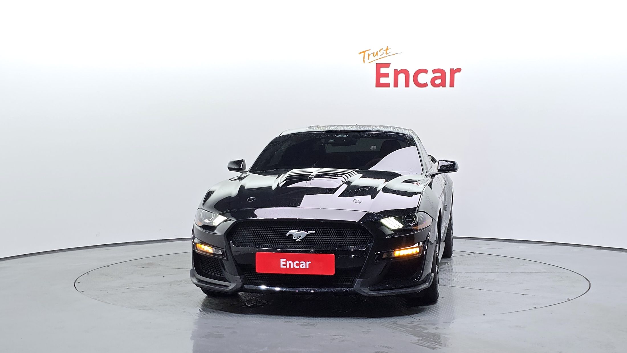 FORD MUSTANG