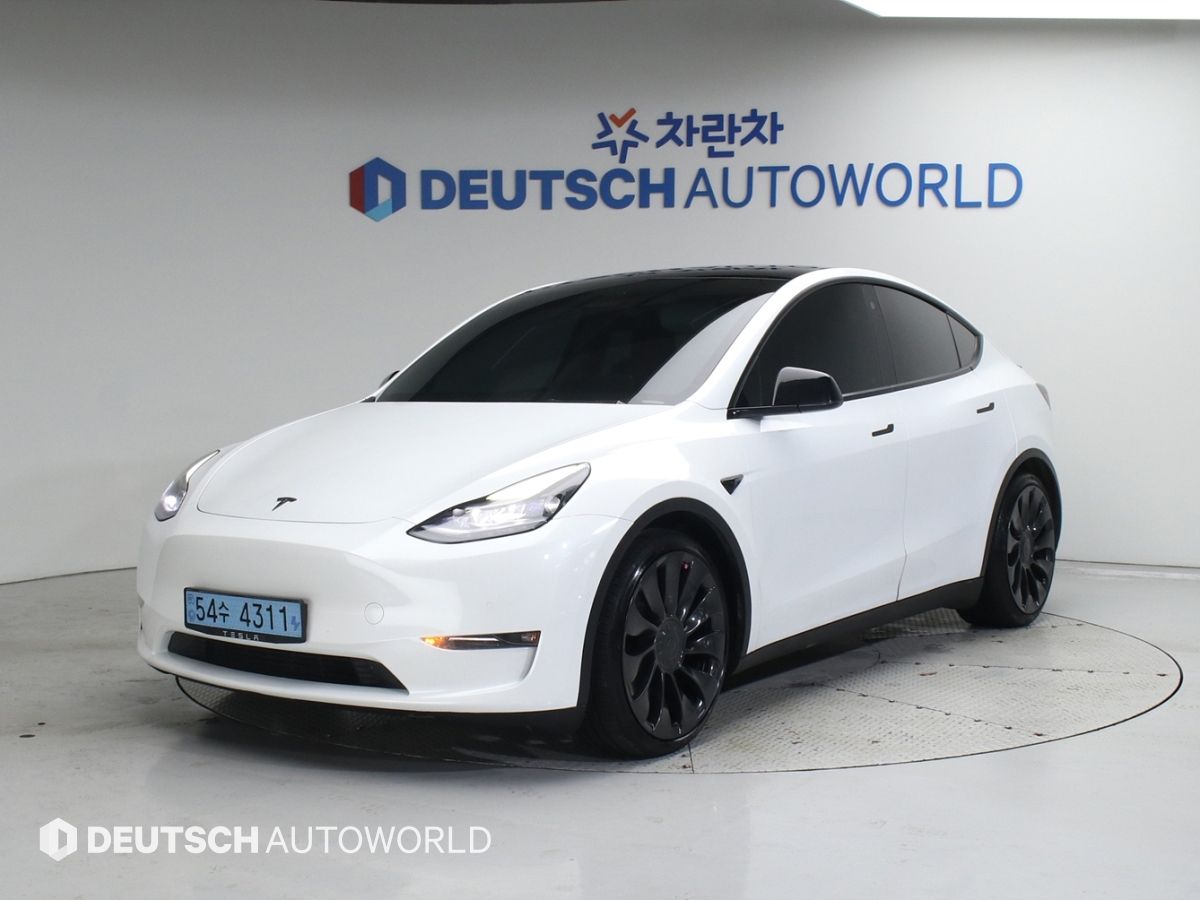 TESLA MODEL Y
