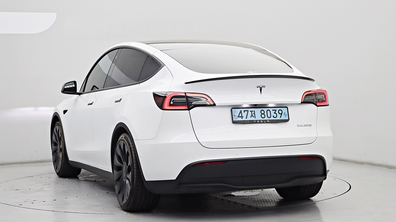 TESLA MODEL Y