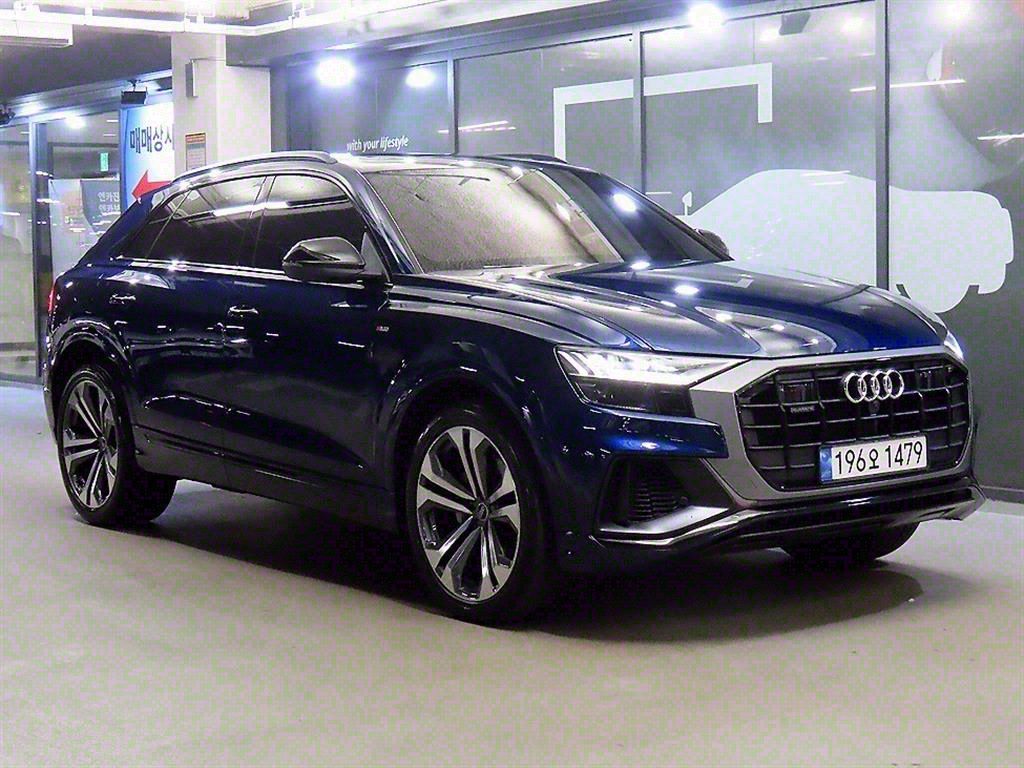 AUDI Q8 4M