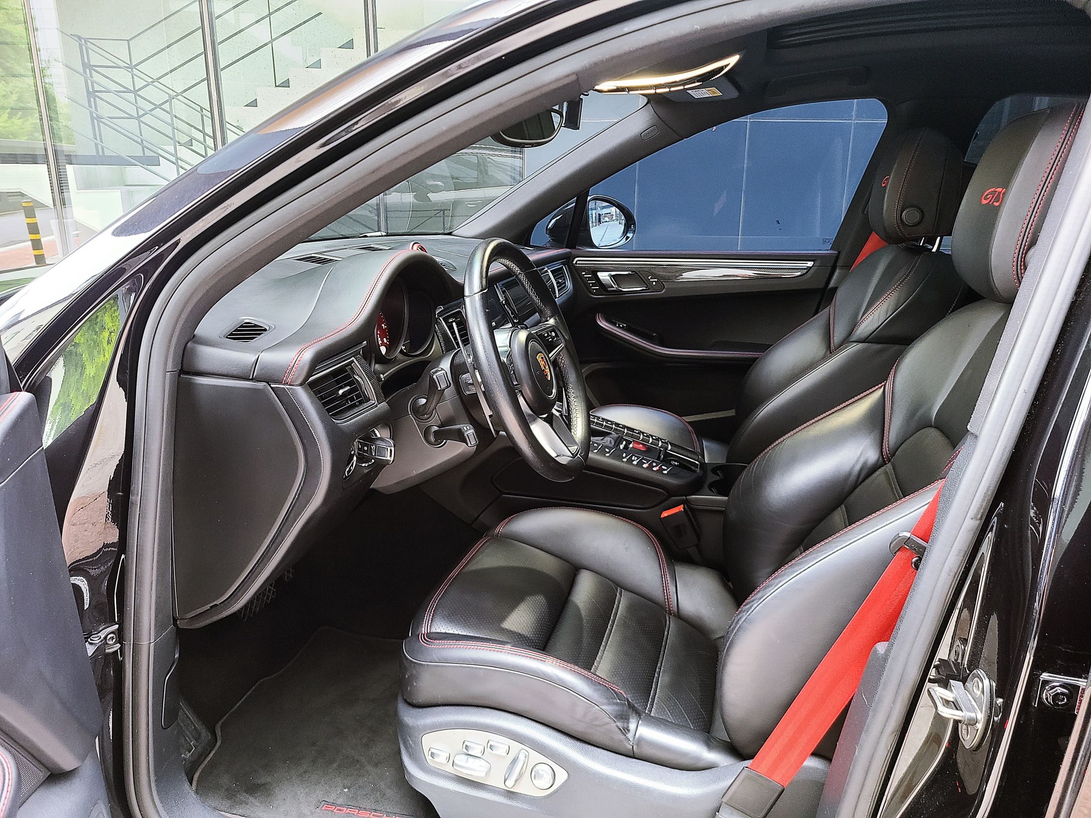 PORSCHE MACAN 2016