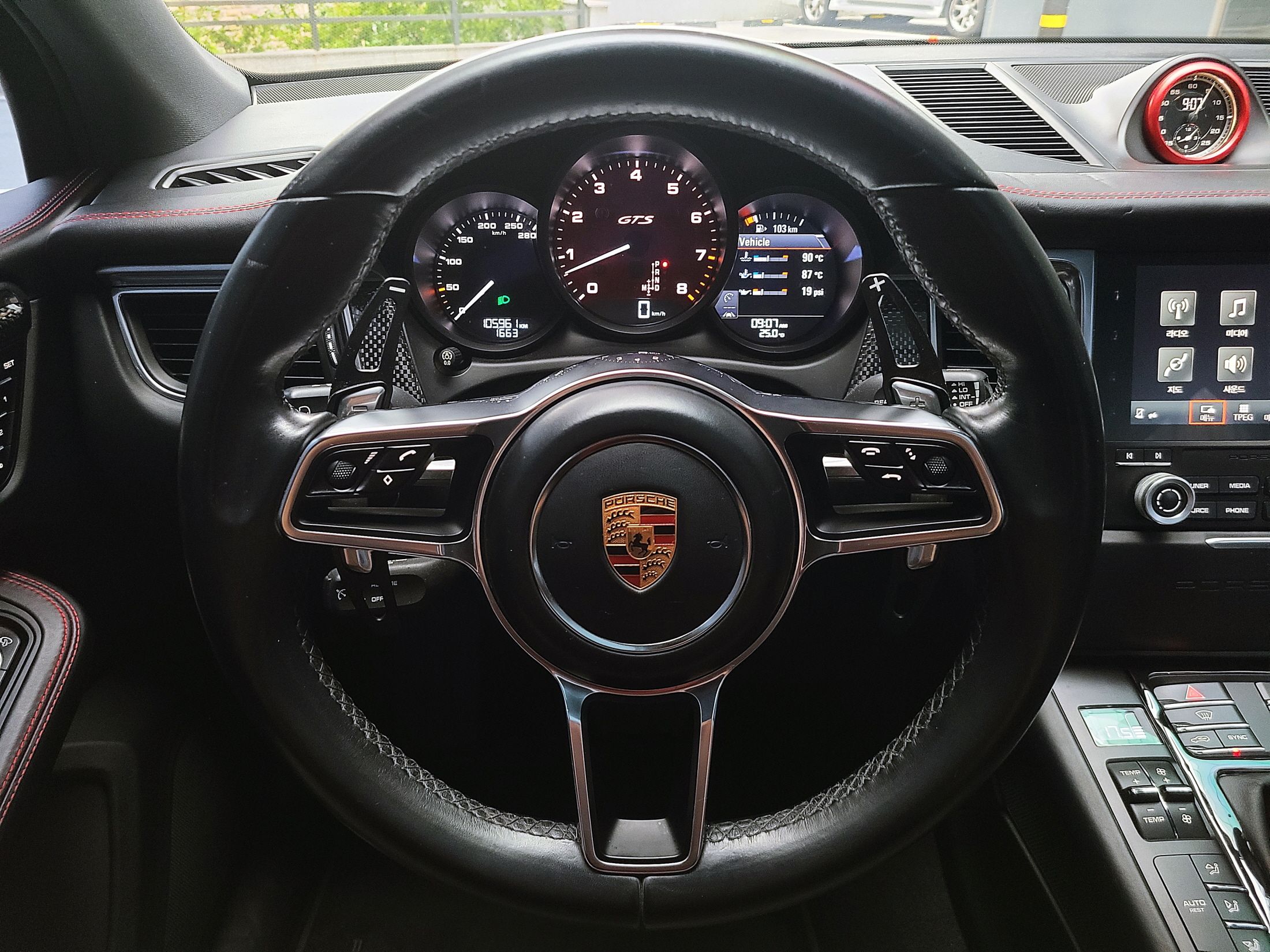 PORSCHE MACAN 2016