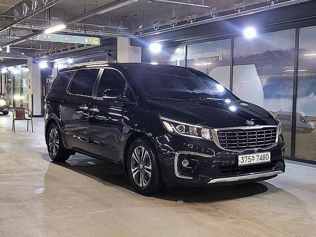 KIA CARNIVAL