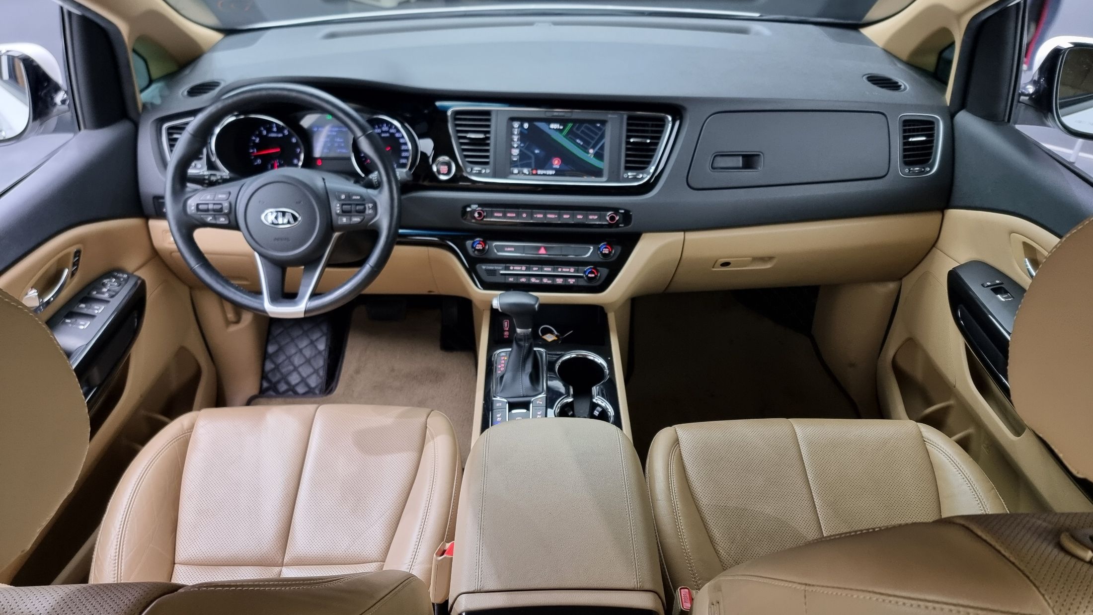 KIA CARNIVAL