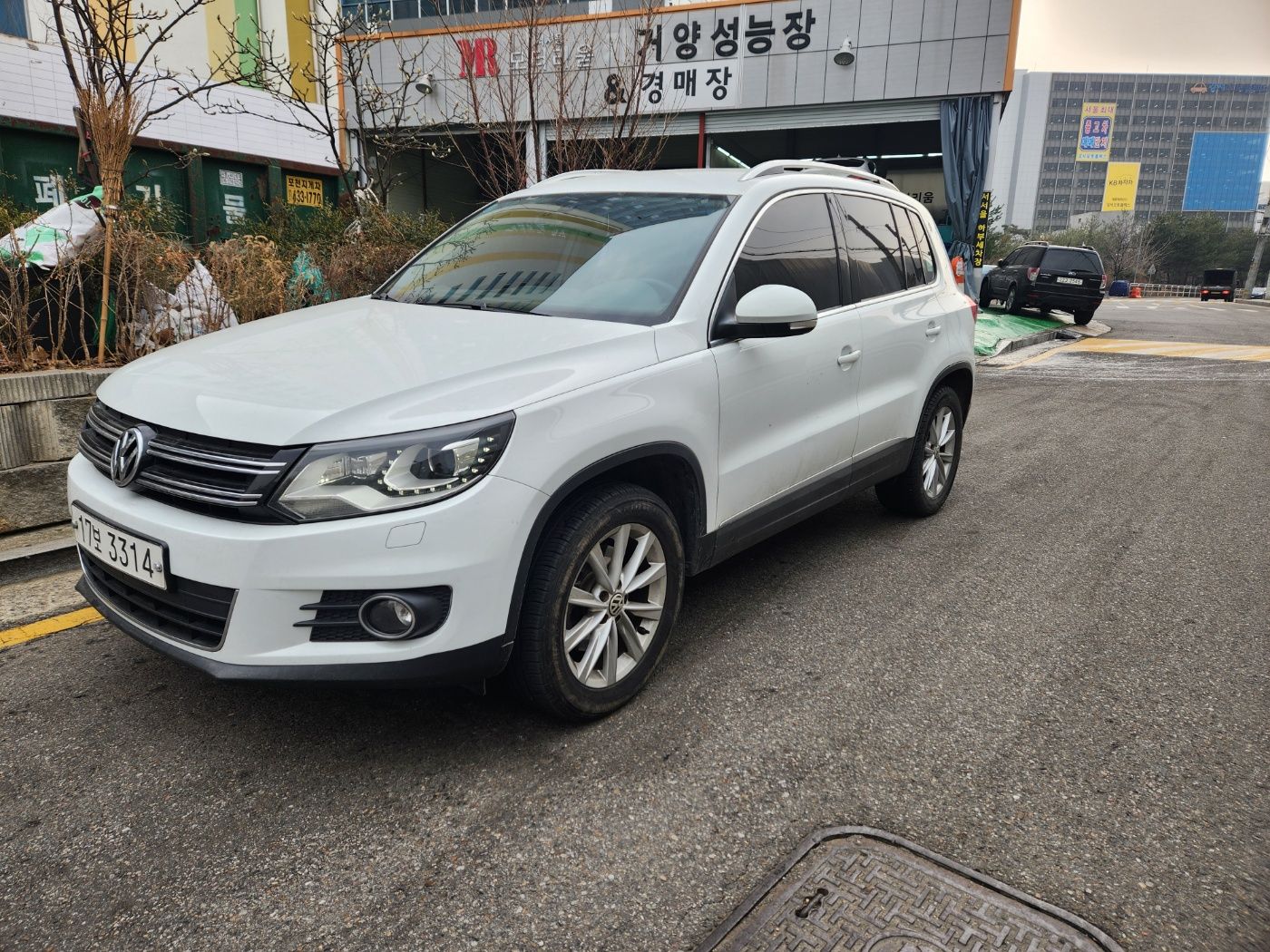VOLKSWAGEN TIGUAN