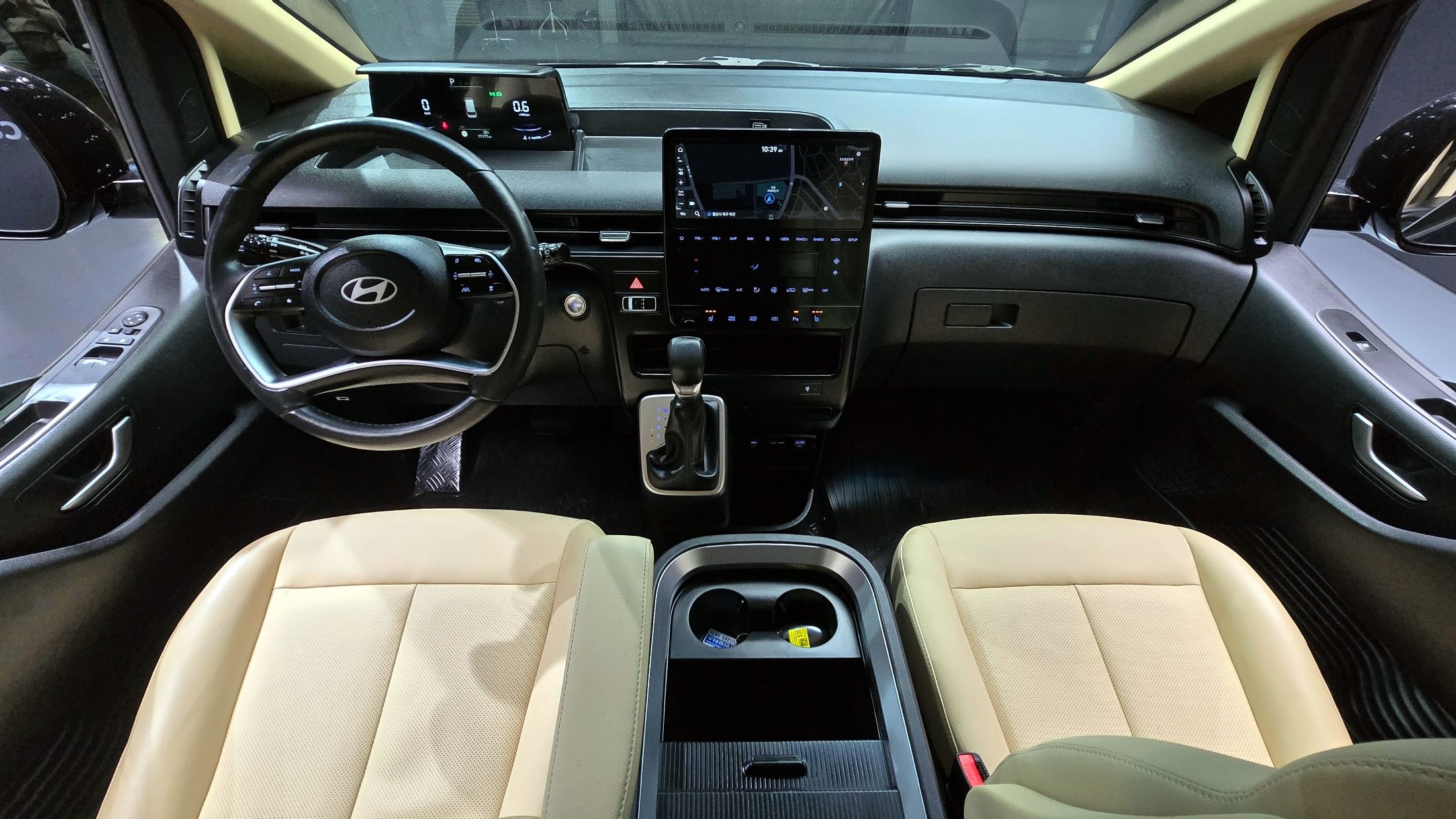 HYUNDAI STARIA 2024