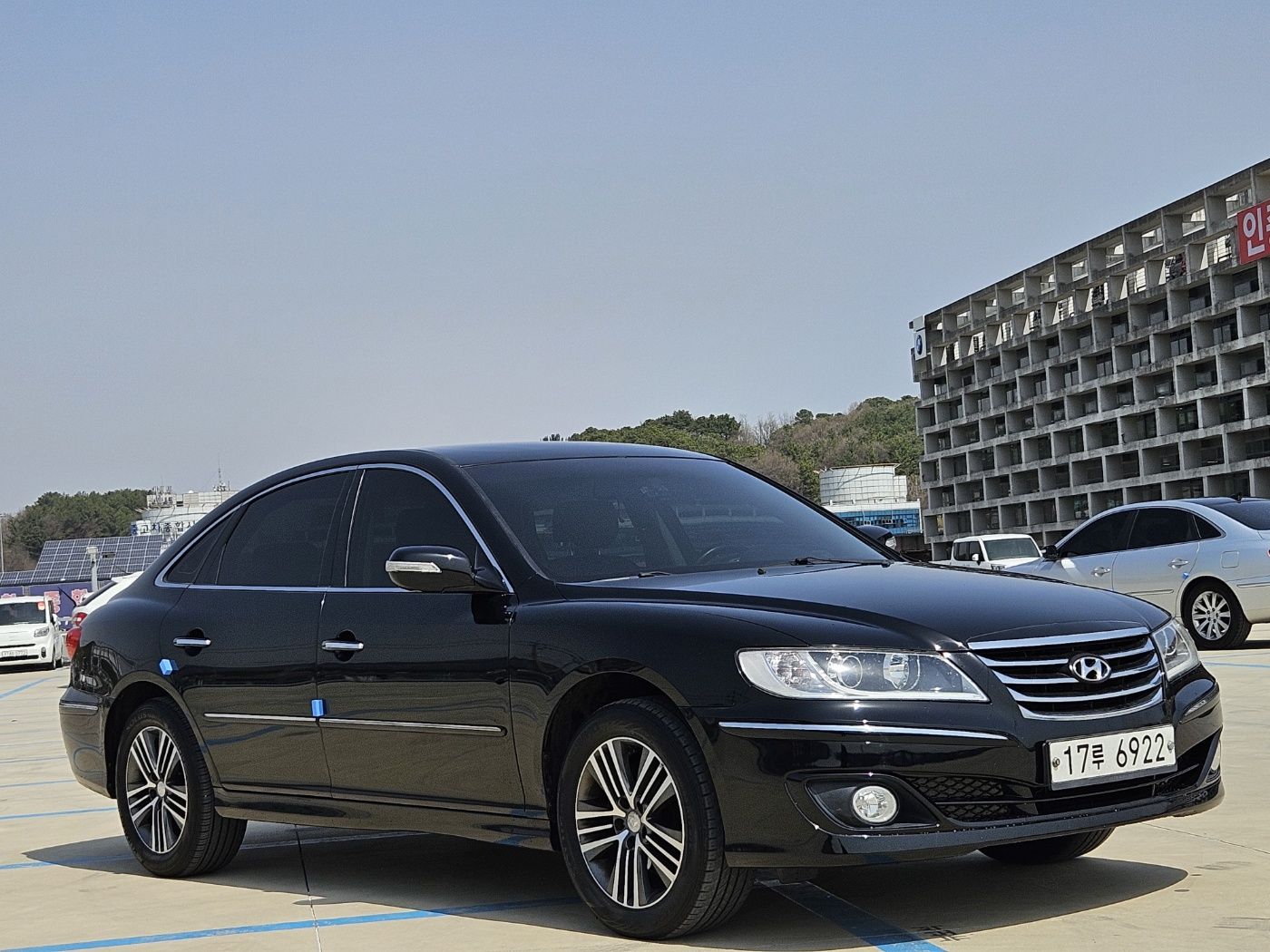 HYUNDAI GRANDEUR THE LUXURY 2011