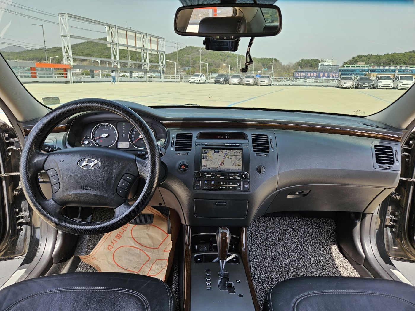 HYUNDAI GRANDEUR THE LUXURY 2011