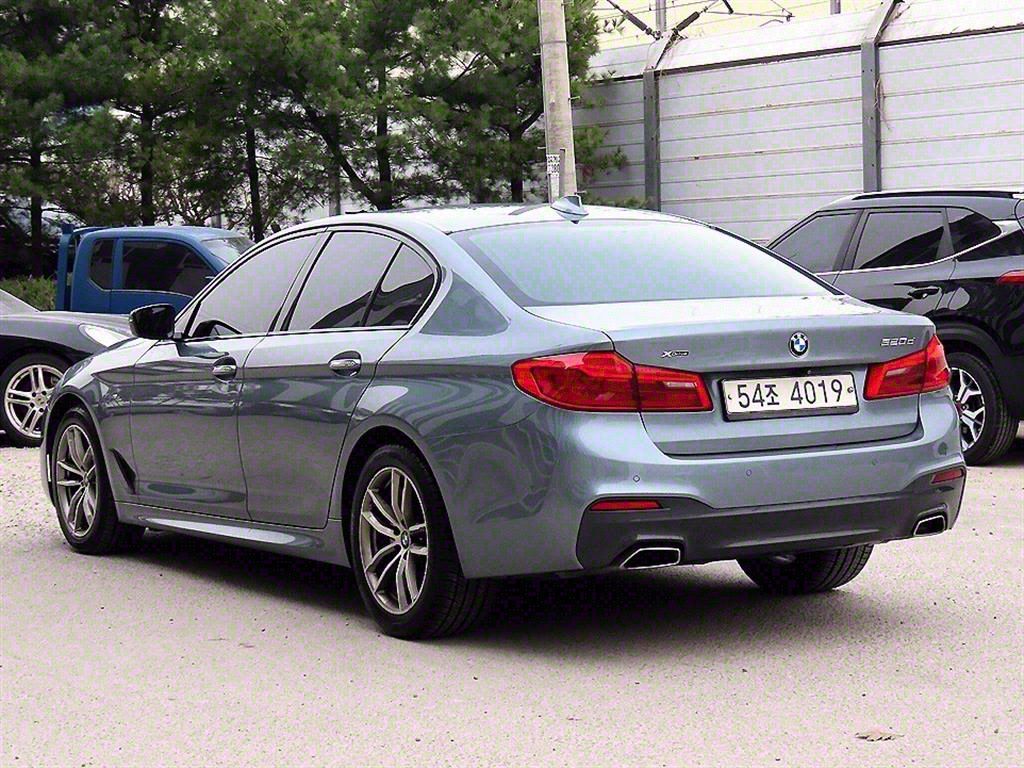 BMW 5-SERIES G30 2017