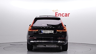 VOLVO XC60 2023