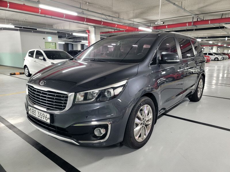 KIA CARNIVAL