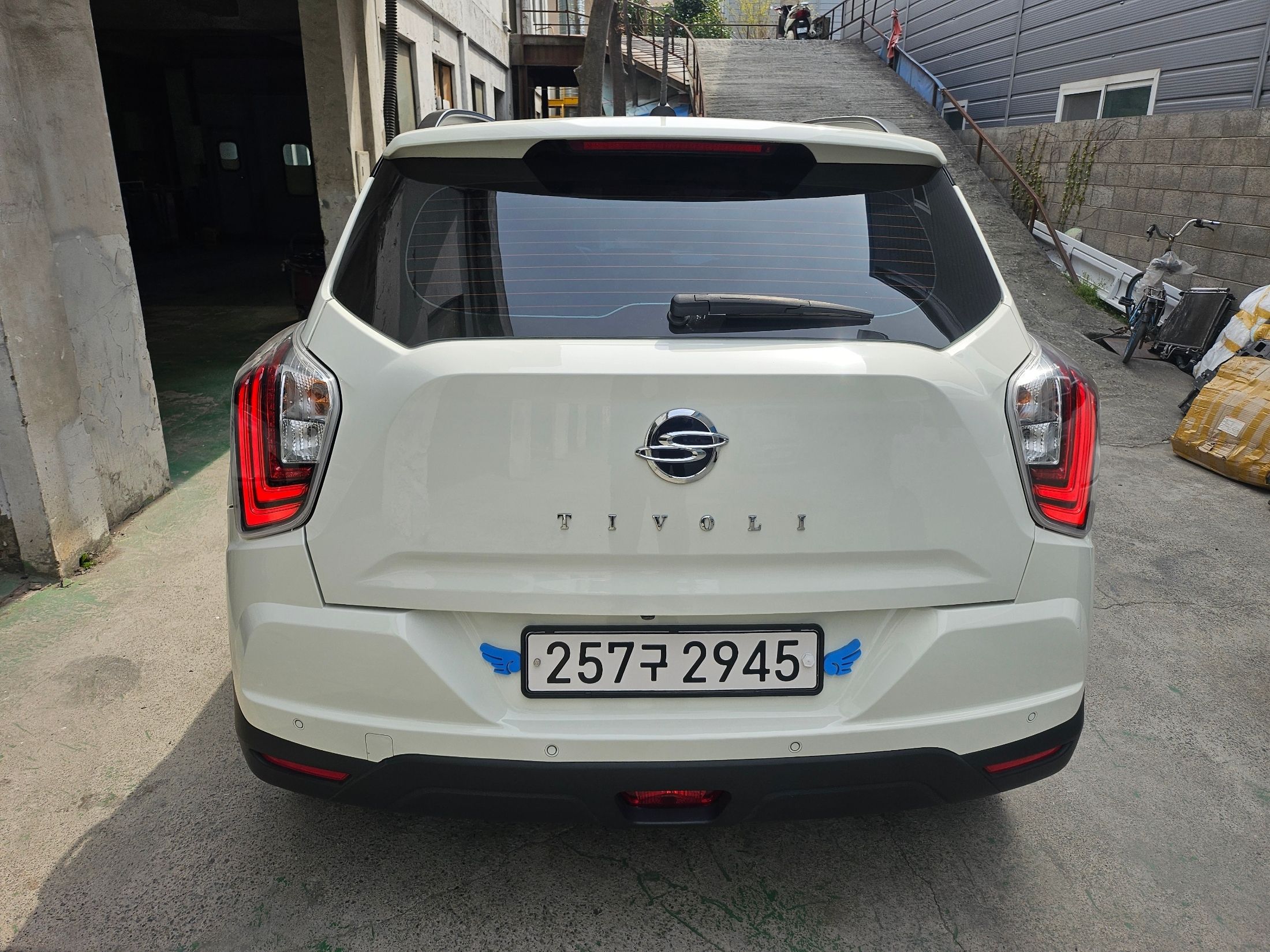 SSANGYONG TIVOLI VERY NEW 2022