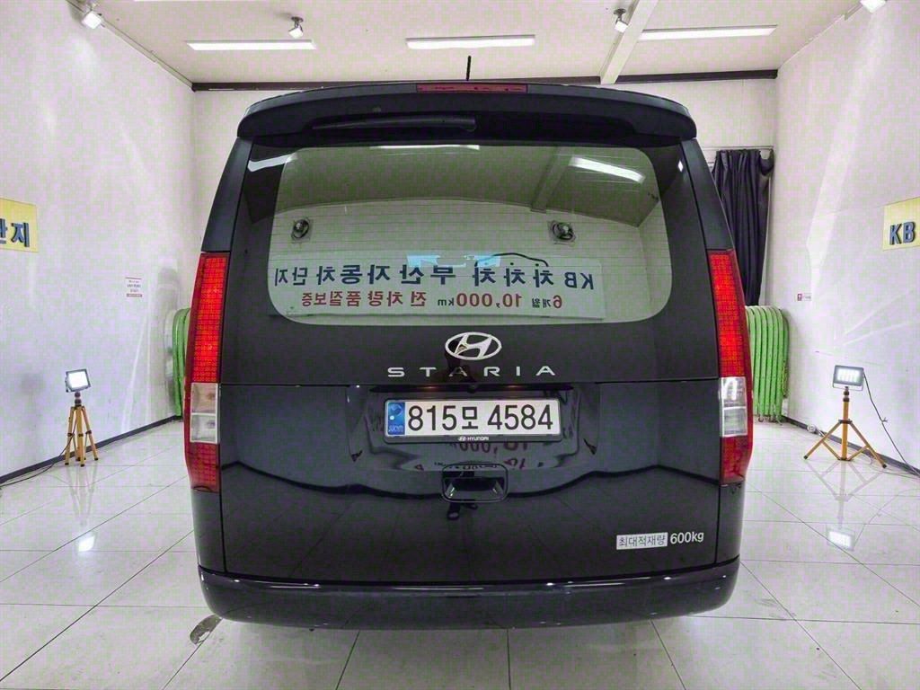 HYUNDAI STARIA 2023