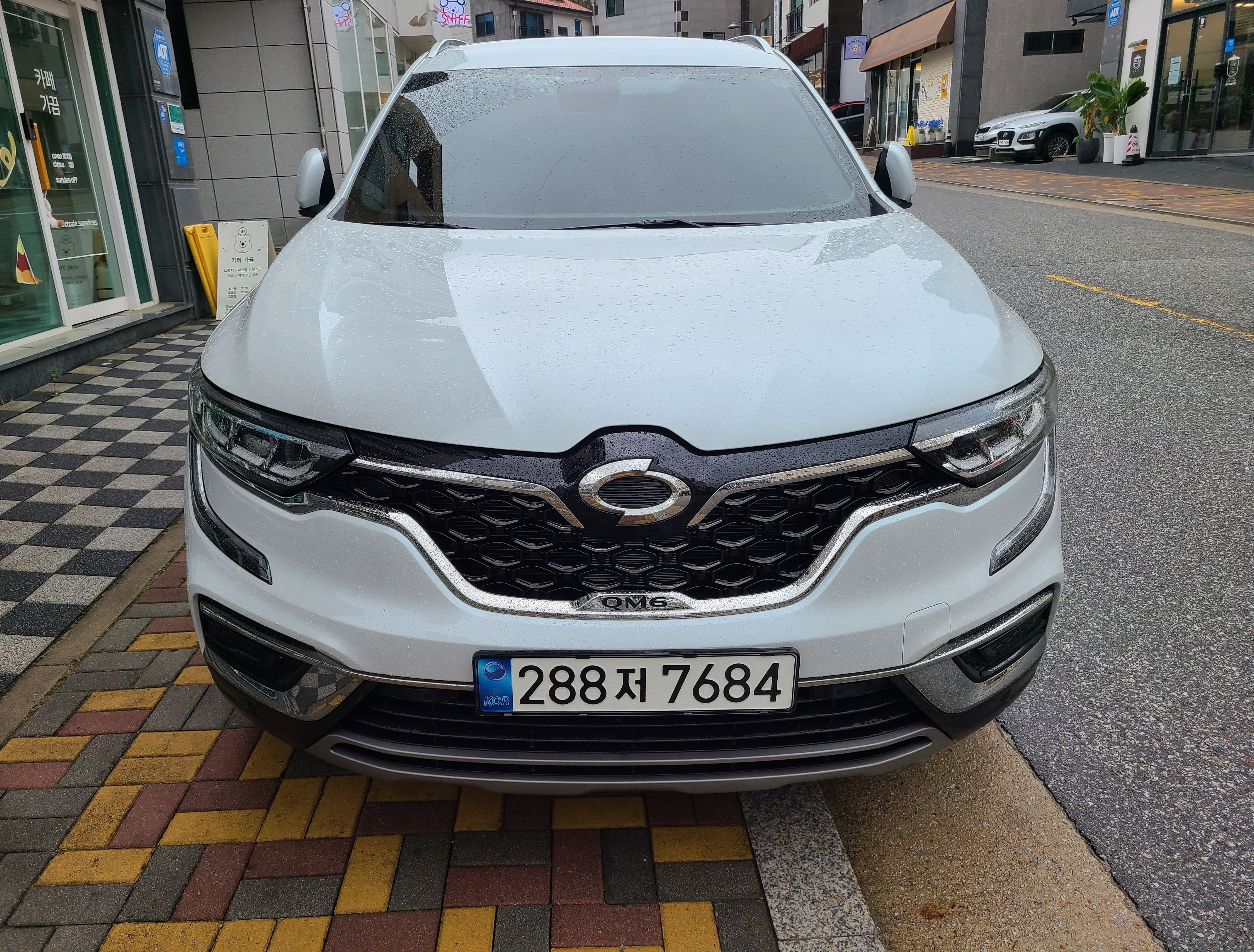 SAMSUNG QM6 2022