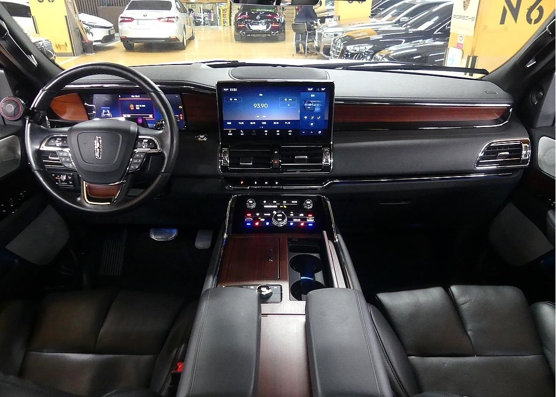 LINCOLN NAVIGATOR