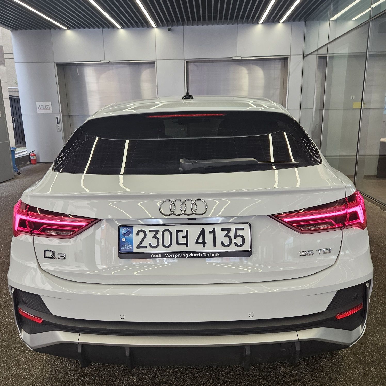 AUDI Q3 F3