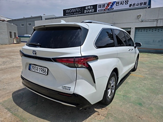 Заказать TOYOTA SIENNA