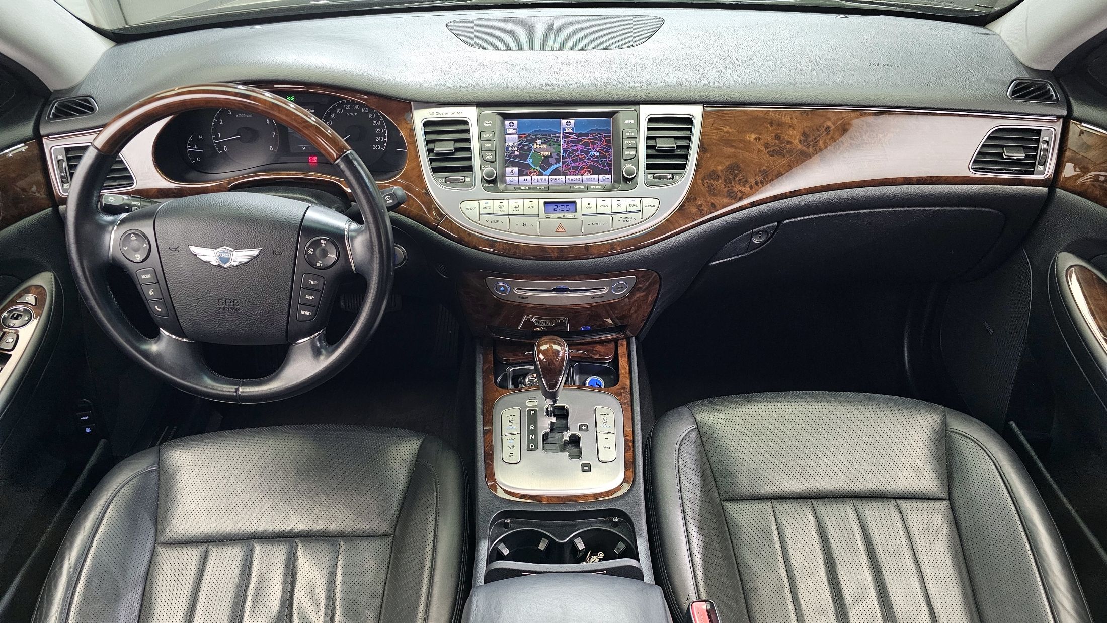 HYUNDAI GENESIS 2010