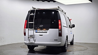 HYUNDAI STARIA 2023
