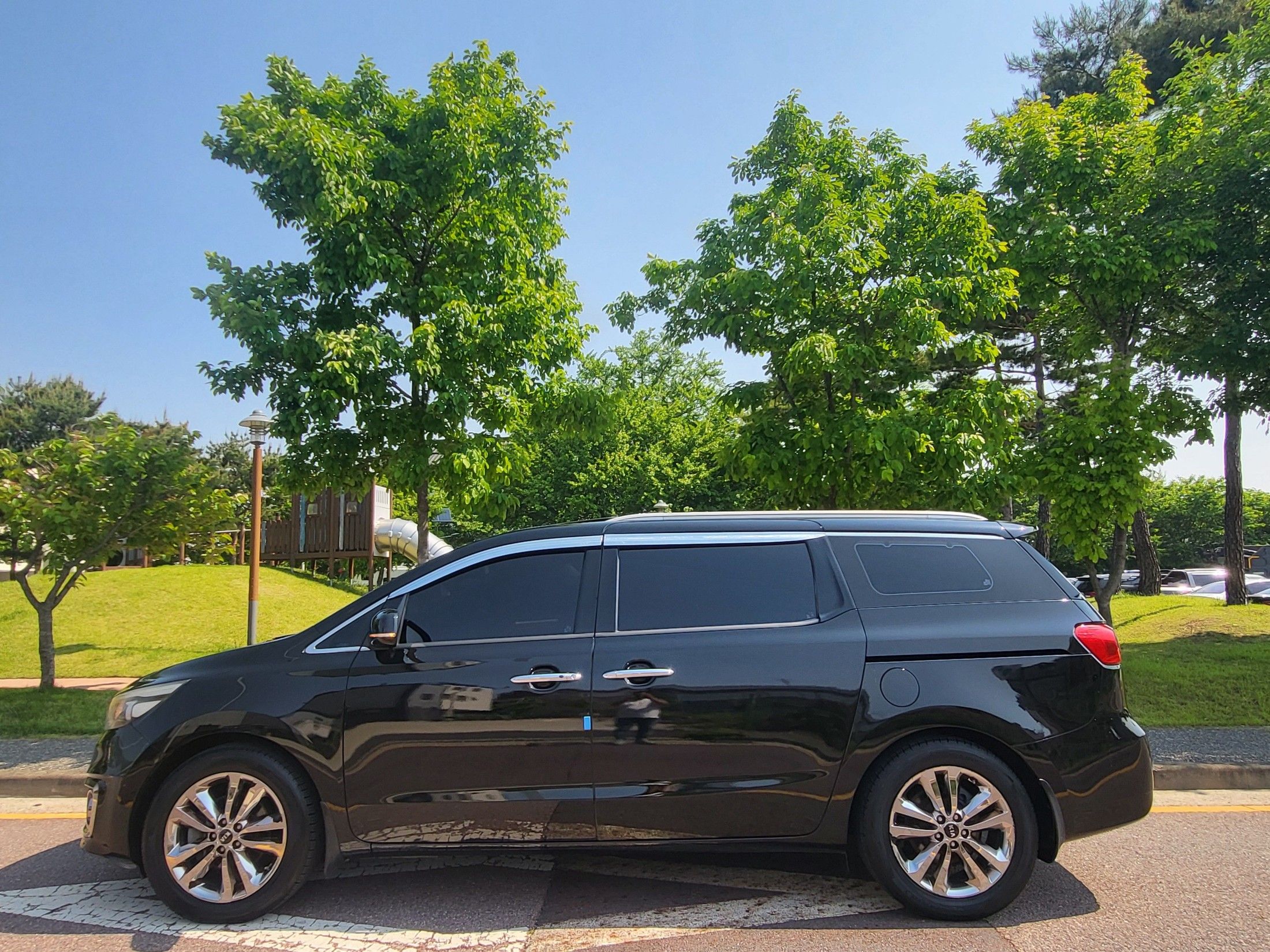 KIA CARNIVAL 2015