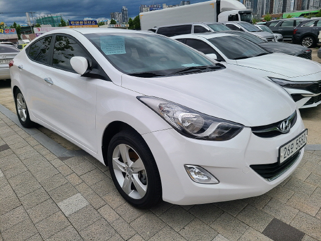HYUNDAI AVANTE MD 2012