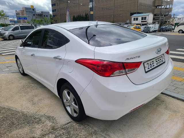 HYUNDAI AVANTE MD 2012