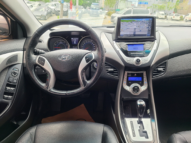 HYUNDAI AVANTE MD 2012