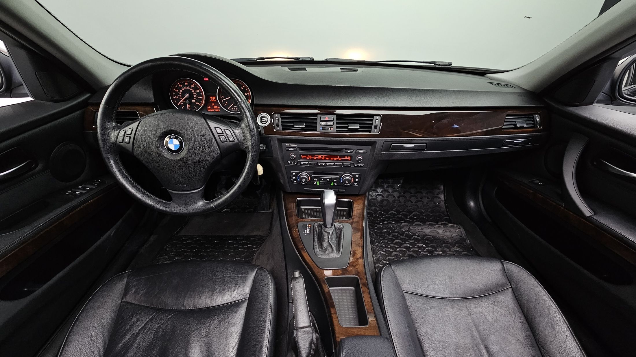 BMW 3-SERIES E90 2011